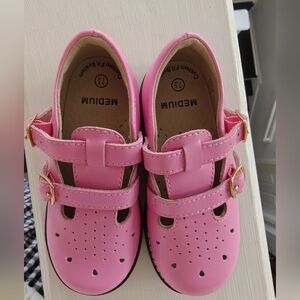 FootMates Pink Dress Shoes with Buckle Straps